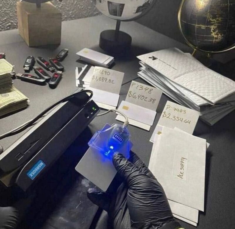 Cartes de Crédit Clonées Avec un Solde Faible